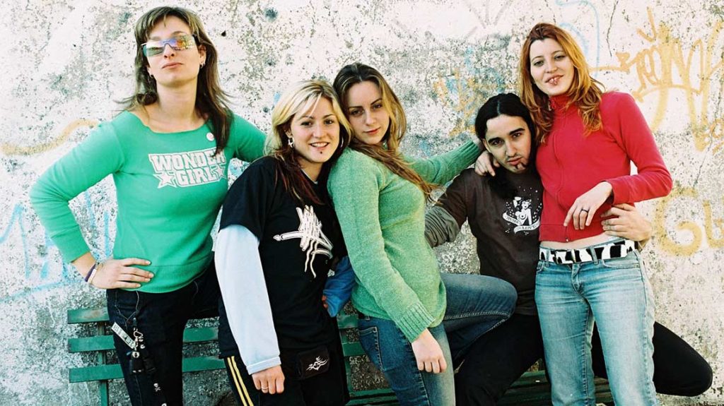 «Livin Rockin» de Sweet Little Sister: 20 Años de Rock Puro y Actitud Rebelde